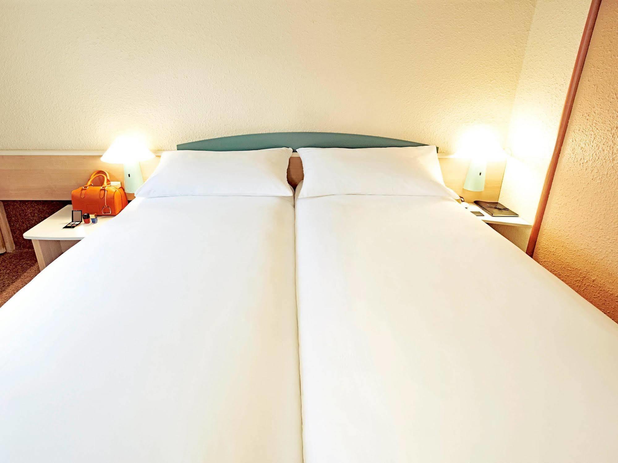 Ibis Archamps Porte De Geneve מראה חיצוני תמונה